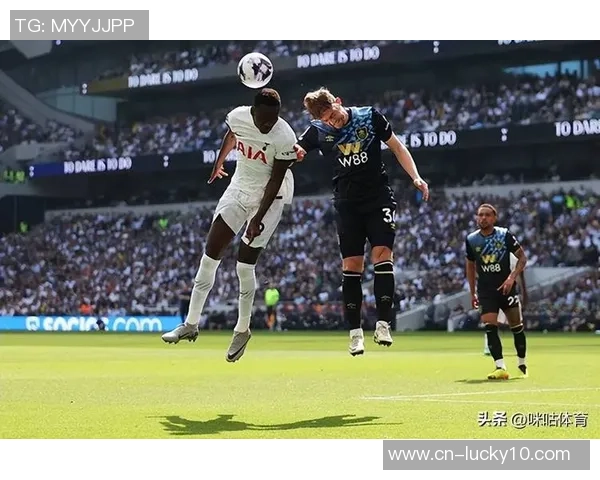 希腊人队与热刺的激烈对决展现足球魅力与战术智慧的巅峰较量 希腊人队与热刺的激烈对决展现足球魅力与战术智慧的巅峰较量